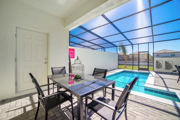Front of property - Townhome Splash Pool BBQ Free Water Park! (Kissimmee)
