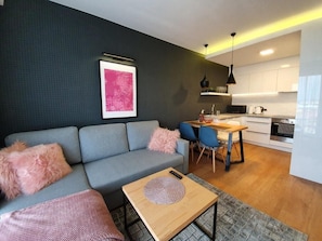 Apartamento (Apartament Baltin Spa 32) | Área de estar | TV de tela plana
