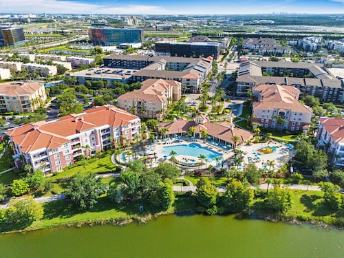 アップデーテッド タウンホーム ニア コンベンション センター ユニバーサル & IドR