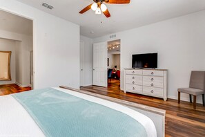Leilighet (4 Bedrooms) | 4 soverom, strykejern/-brett og barnesenger (inkludert)