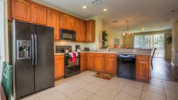 House (3 Bedrooms) | Property amenity