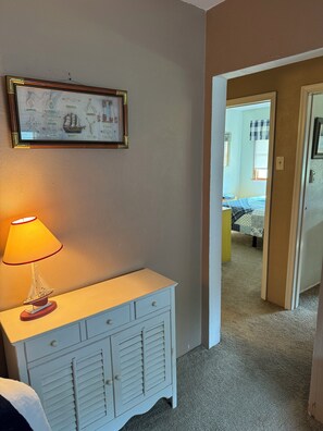 2 bedrooms, iron/ironing board, free WiFi, bed sheets - Ski Elk Mountain, hike, walk or bike Rail to Trails, fish, or star gaze. (Union Dale)