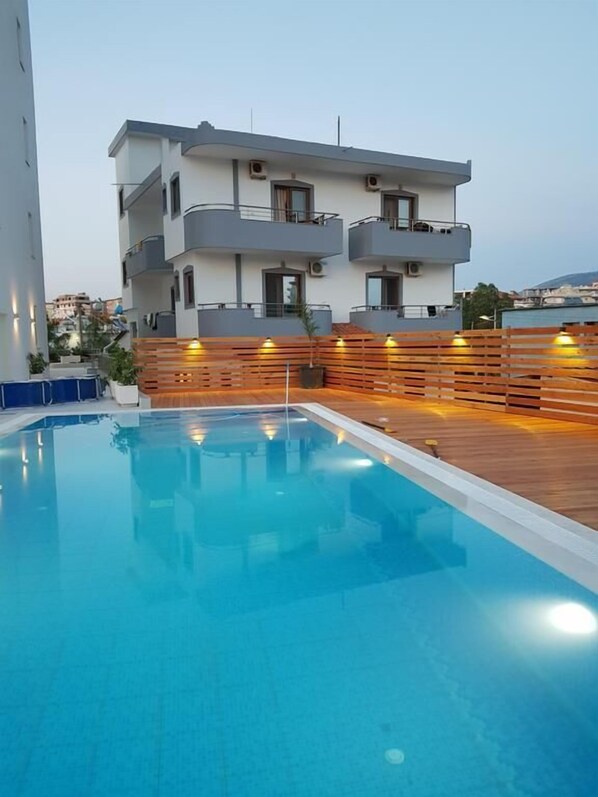 Piscine extérieure (ouverte en saison)