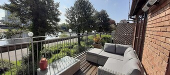 River facing town house with balcony and parking at Trent Bridge.  