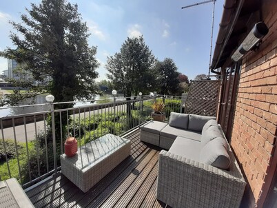 River facing town house with balcony and parking at Trent Bridge.  