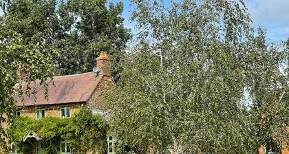 "Idyllic Country Suite" King size bed, Bathroom & Kitchen at Lower Fields Farm