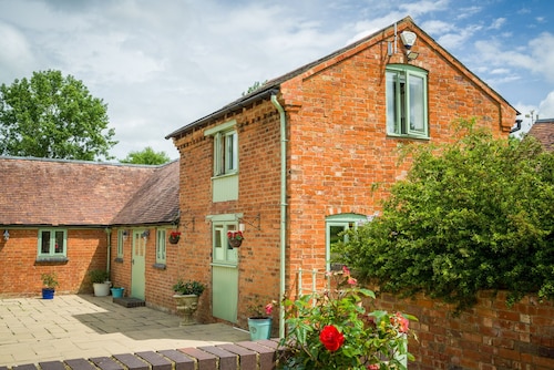"Idyllic Country Suite"  King size bed, Bathroom & Kitchen at  Lower Fields Farm