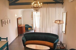 Living area - Artist Loft | Ortigia Boutique Apartment (Syracuse)