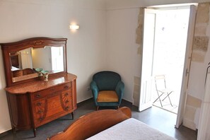 1 chambre, fer et planche à repasser, Wi-Fi, literie fournie