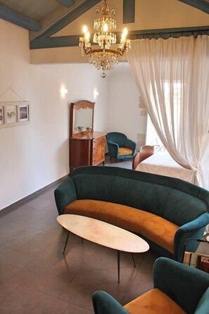 Living area - Artist Loft | Ortigia Boutique Apartment (Syracuse)