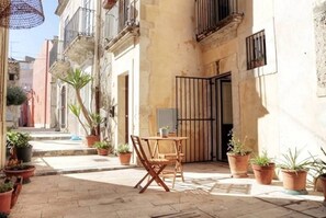 Outdoor dining - Graziella Loft | Ortigia Boutique Apartment (Syracuse)