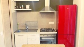Coffee/tea maker, oven