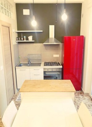 Oven, coffee/tea maker - Siracusa Boutique Apartments: Superior (Syracuse)