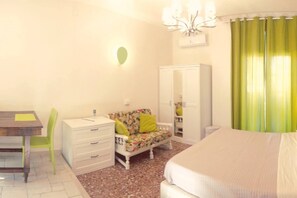 1 bedroom, iron/ironing board, travel cot, WiFi - Siracusa Boutique Apartment | Comfort (Syracuse)