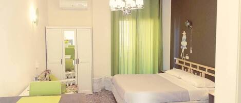 1 bedroom, iron/ironing board, travel cot, WiFi