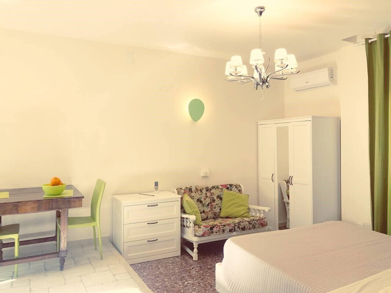 1 غرفة نوم ومكواة/لوح كي وسرير سفر وواي فاي