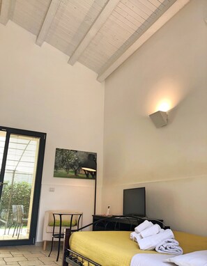 1 bedroom, iron/ironing board, WiFi, bed sheets - Lemon Tree Villa | Casa Ulivo, Lemon Tree Villa Casa Ulivo (Syracuse)