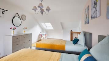 2 bedrooms, iron/ironing board, free WiFi, bed sheets