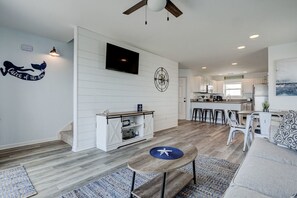 Smart TV - Pet Friendly, Direct Oceanfront with Amazing Oceanview's from 2 decks (North Topsail Beach)