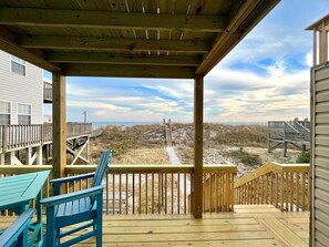Terrace/patio - Pet Friendly, Direct Oceanfront with Amazing Oceanview's from 2 decks (North Topsail Beach)