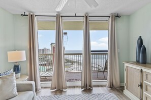Smart TV, DVD player, books - BEACHFRONT-Breathtaking view!-REMODELED-Top Resort! (Destin)