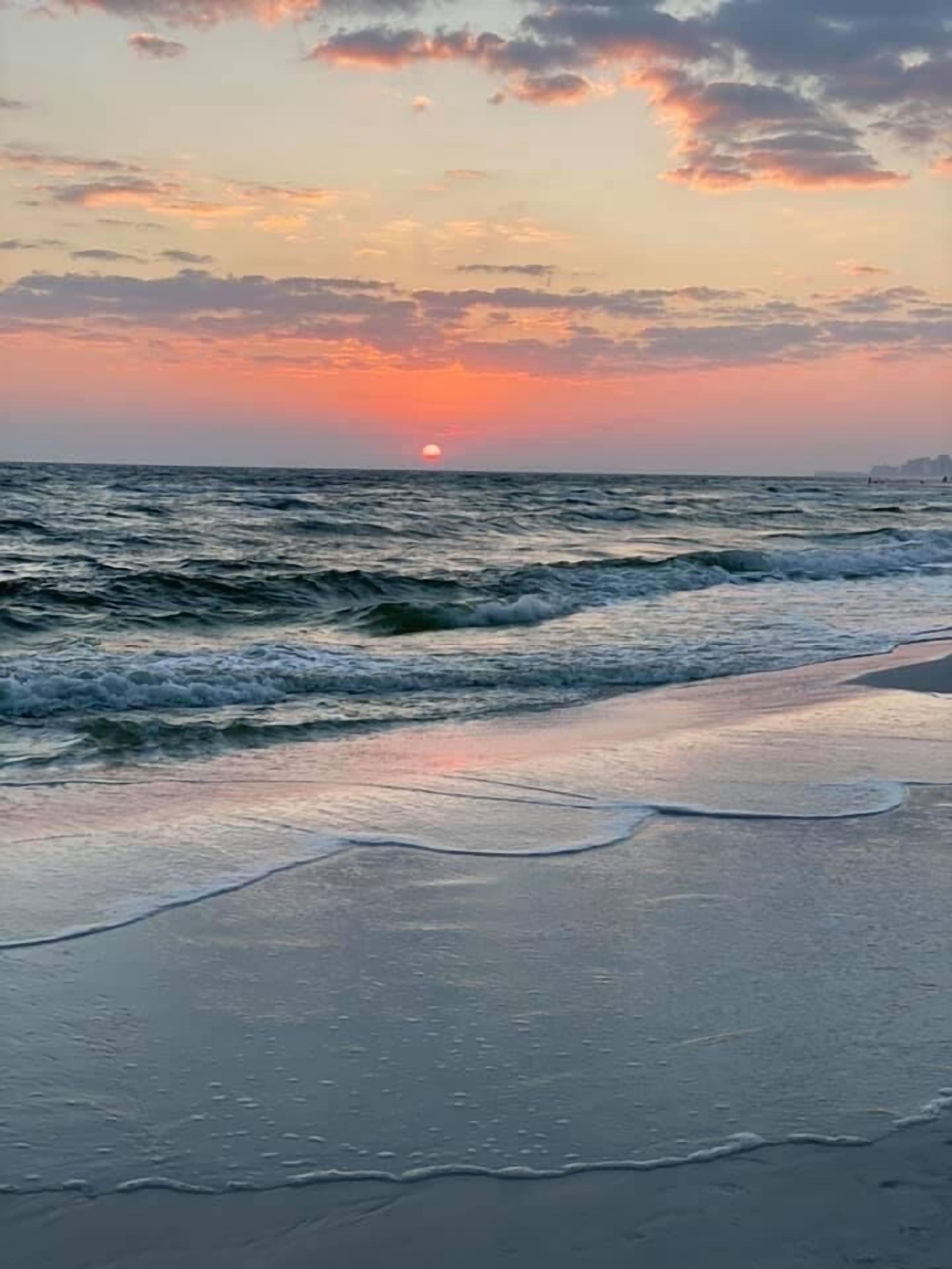 På stranden och solstolar