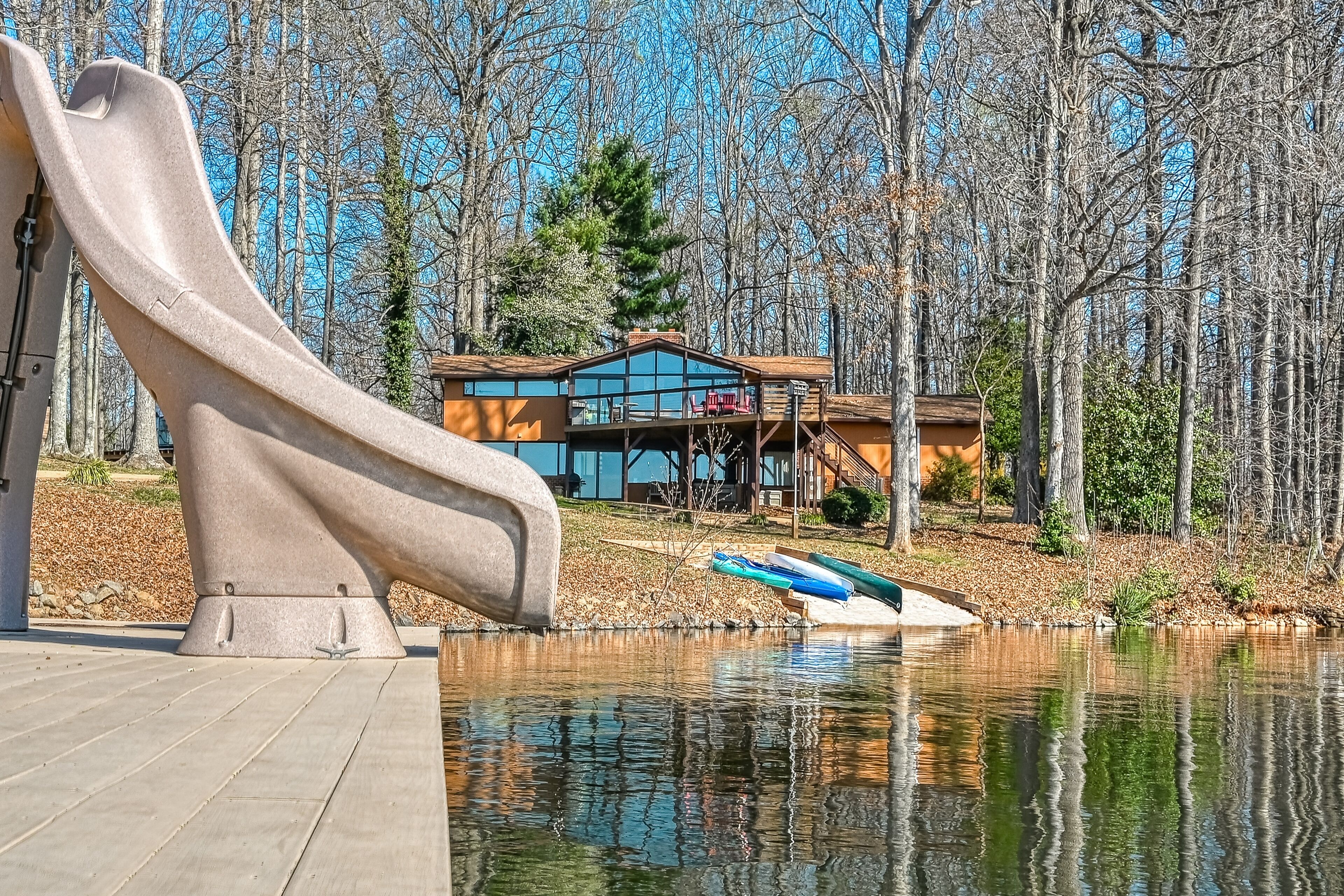 Spacious retreat with Lake Anna views, hot tub, & firepit - dog-friendly