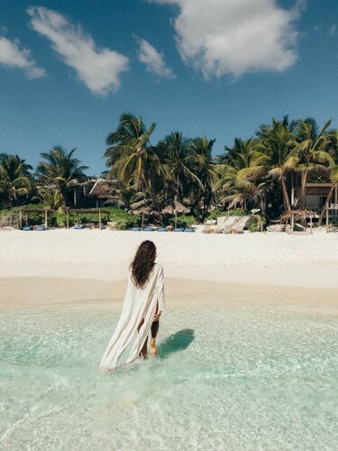 Casa de las Palmas w/ Rooftop Patio ~ Mahayana, Stunning Luxury Villa w/ BEST location on Tulum Beac...