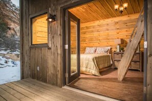 1 bedroom, bed sheets - The Boundary Cabin 9 (Orderville)