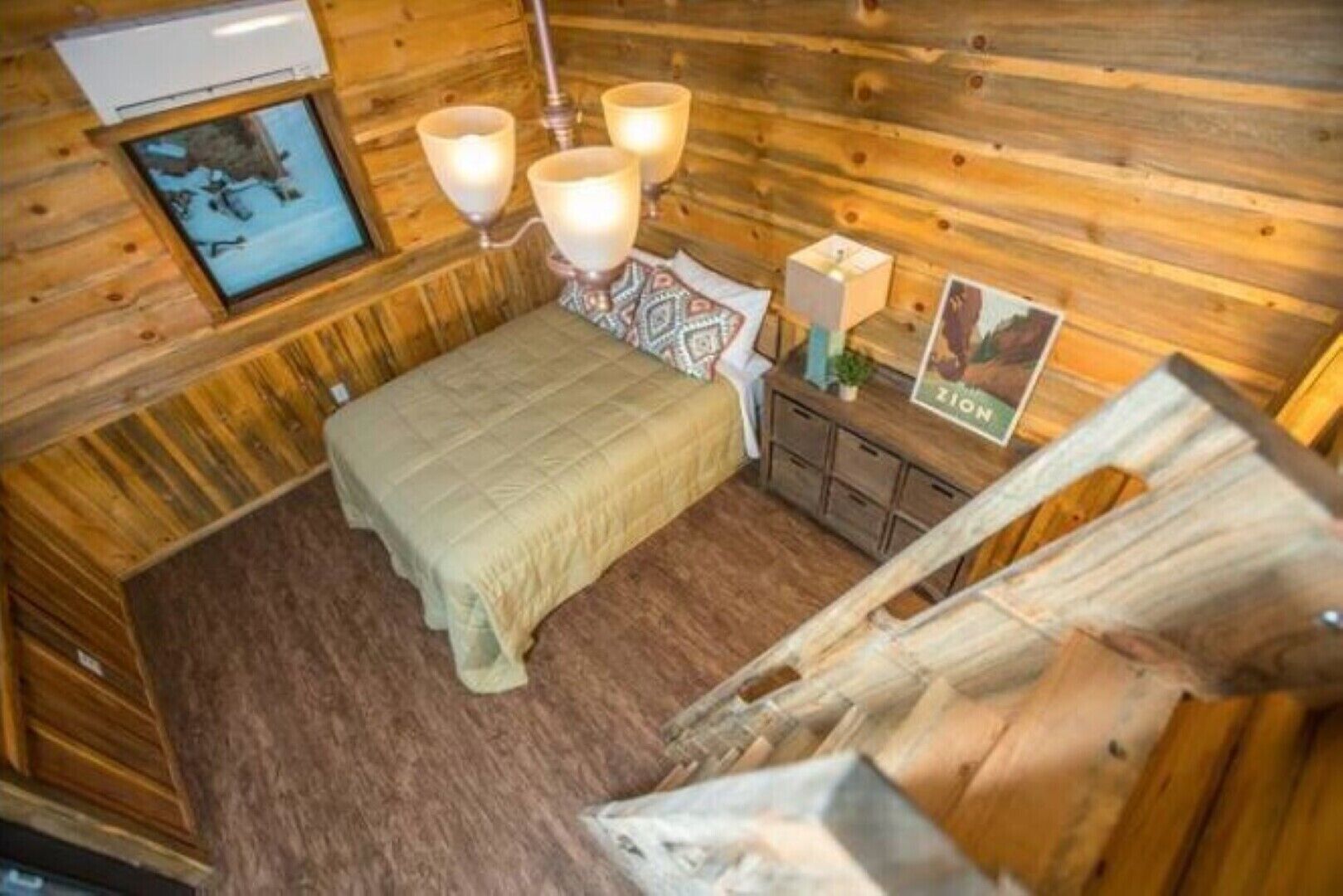 1 bedroom, bed sheets