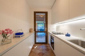 Fridge, oven, stovetop, dishwasher - Villa il Rifugio del Bandito: beautiful villa with a lovely garden- SARDINIA UNLIMITED (Stintino)
