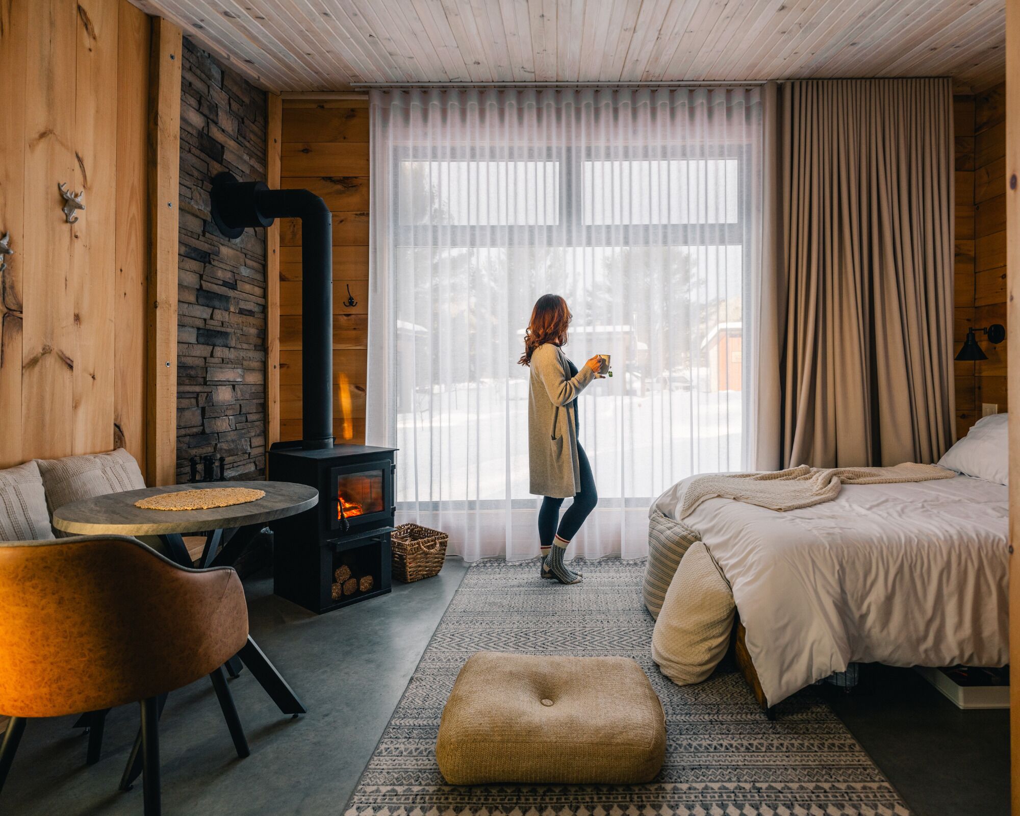 Individually furnished, bed sheets