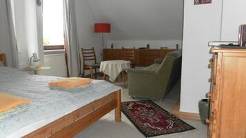 2 Schlafzimmer, Reisekinderbett, BettwÀsche