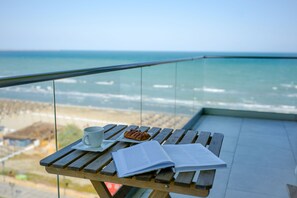 Outdoor dining - FRONTVIEW BEACH APARTMENT (MAMIA-SAT)