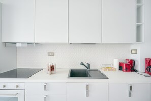 Fridge, oven, dishwasher, coffee/tea maker