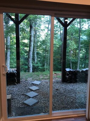 Interior - Close by downtown Asheville, the Biltmore Estate, Blue Ridge ParkWay, Arboretum. (Candler)