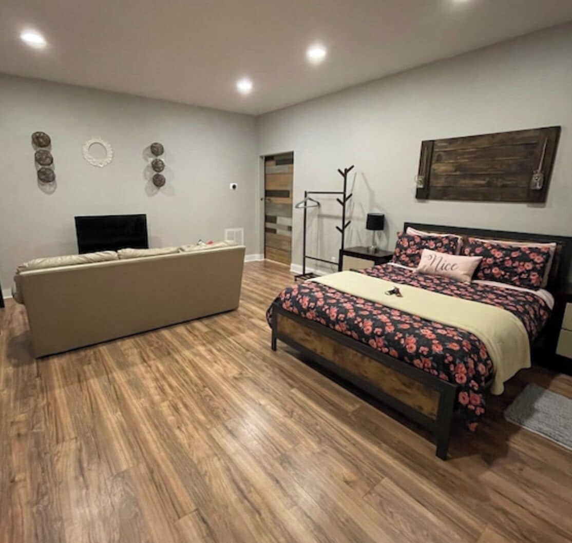 1 habitación, tabla de planchar con plancha, wifi gratis y ropa de cama 