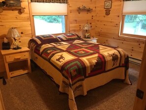 4 bedrooms, free WiFi, bed sheets, wheelchair access - 3 Bdrm, Loft, 1.5 baths knotty pine cabin, handicap accessible on 55 acre lake (Lac du Flambeau)