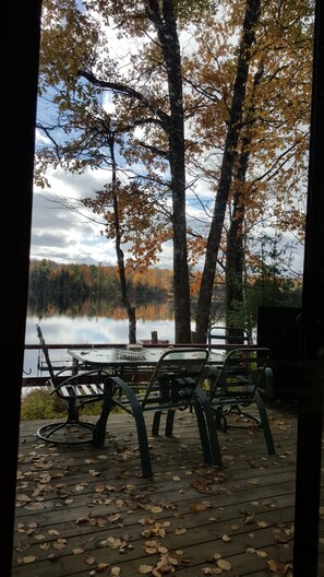 Outdoor dining - 3 Bdrm, Loft, 1.5 baths knotty pine cabin, handicap accessible on 55 acre lake (Lac du Flambeau)