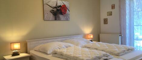 2 bedrooms, iron/ironing board, travel crib, free WiFi