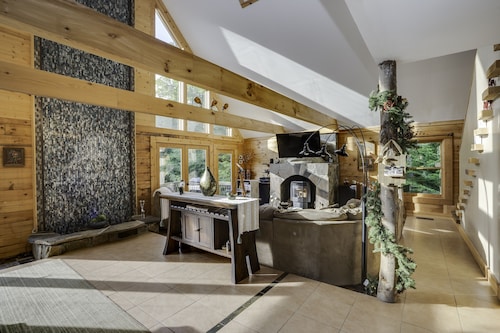 Secluded modern log cabin with picturesque private water fall on 12 acres!