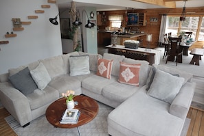 Smart TV, fireplace, video games, DVD player - Secluded modern log cabin with picturesque private water fall on 12 acres! (Roscoe)
