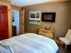 3 bedrooms, free WiFi, bed sheets - Secluded modern log cabin with picturesque private water fall on 12 acres! (Roscoe)