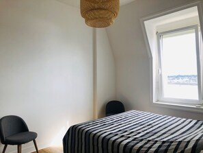 1 habitación, tabla de planchar con plancha, wifi gratis y ropa de cama 