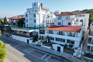 Front of property - Camlik 87 Hotel Ayvalik (Ayvalik)