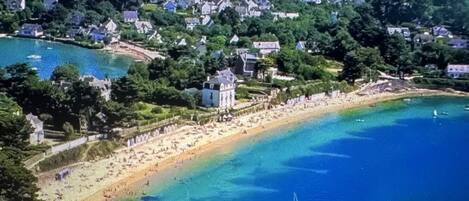 Beach nearby, sun loungers