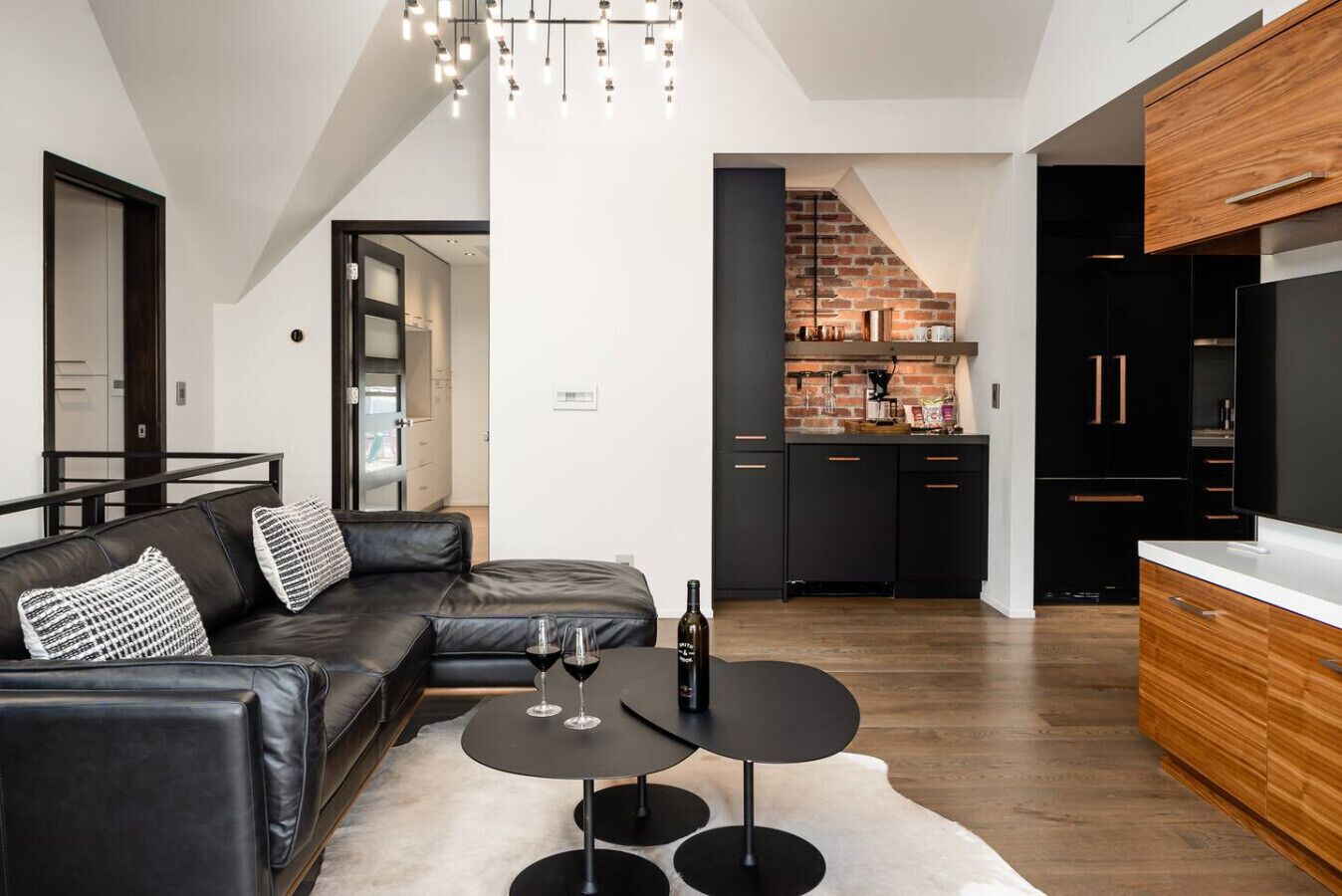 Smart TV, stereo, offices