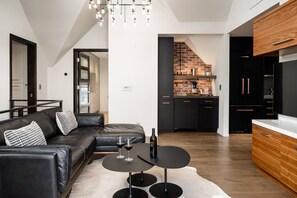 Smart-tv, een stereo en een kantoor