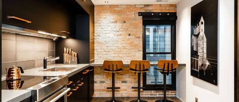 Geladeira, micro-ondas, fogão, cooktop