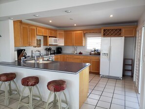 Fridge, microwave, oven, stovetop - Coo Coo's Nest ~ Key Largo canal front 2/3 with pool (Key Largo)